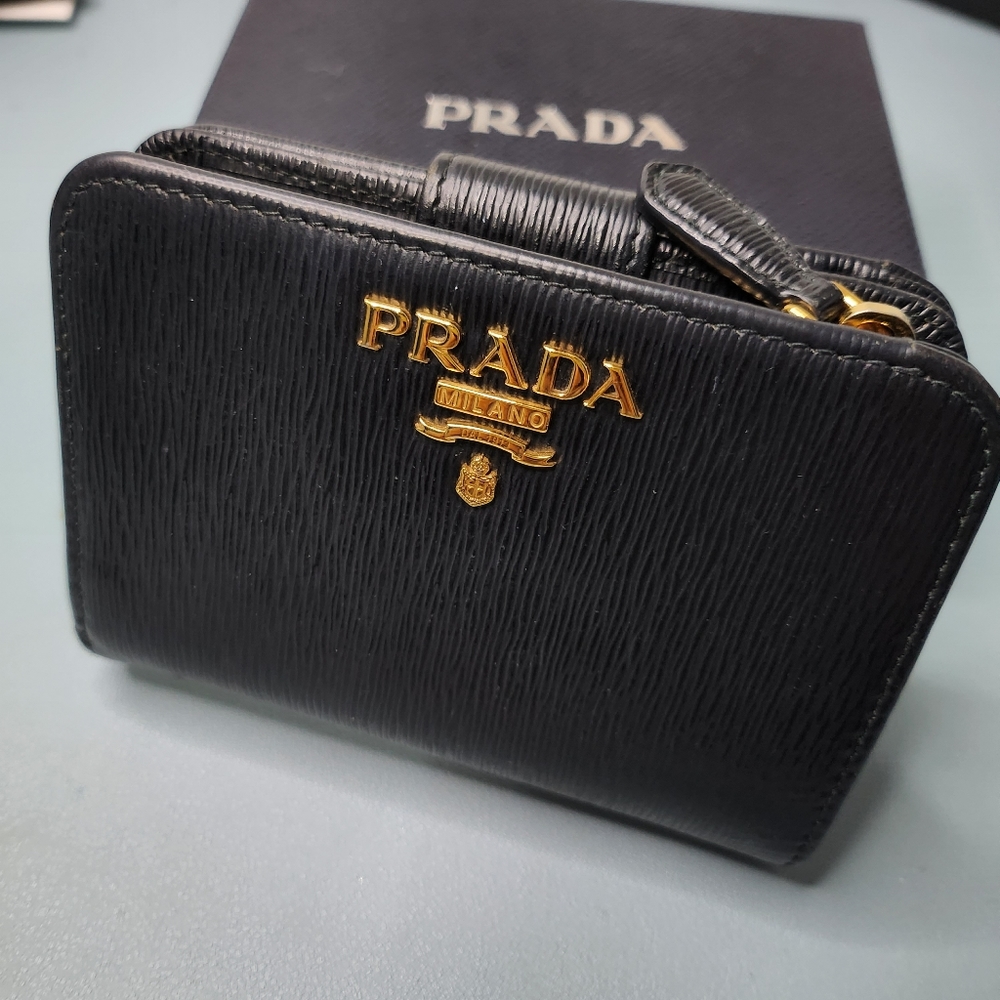 Prada Black Red Saffiano Leather coin Wallet Excellent condition! - Picture 2 of 13